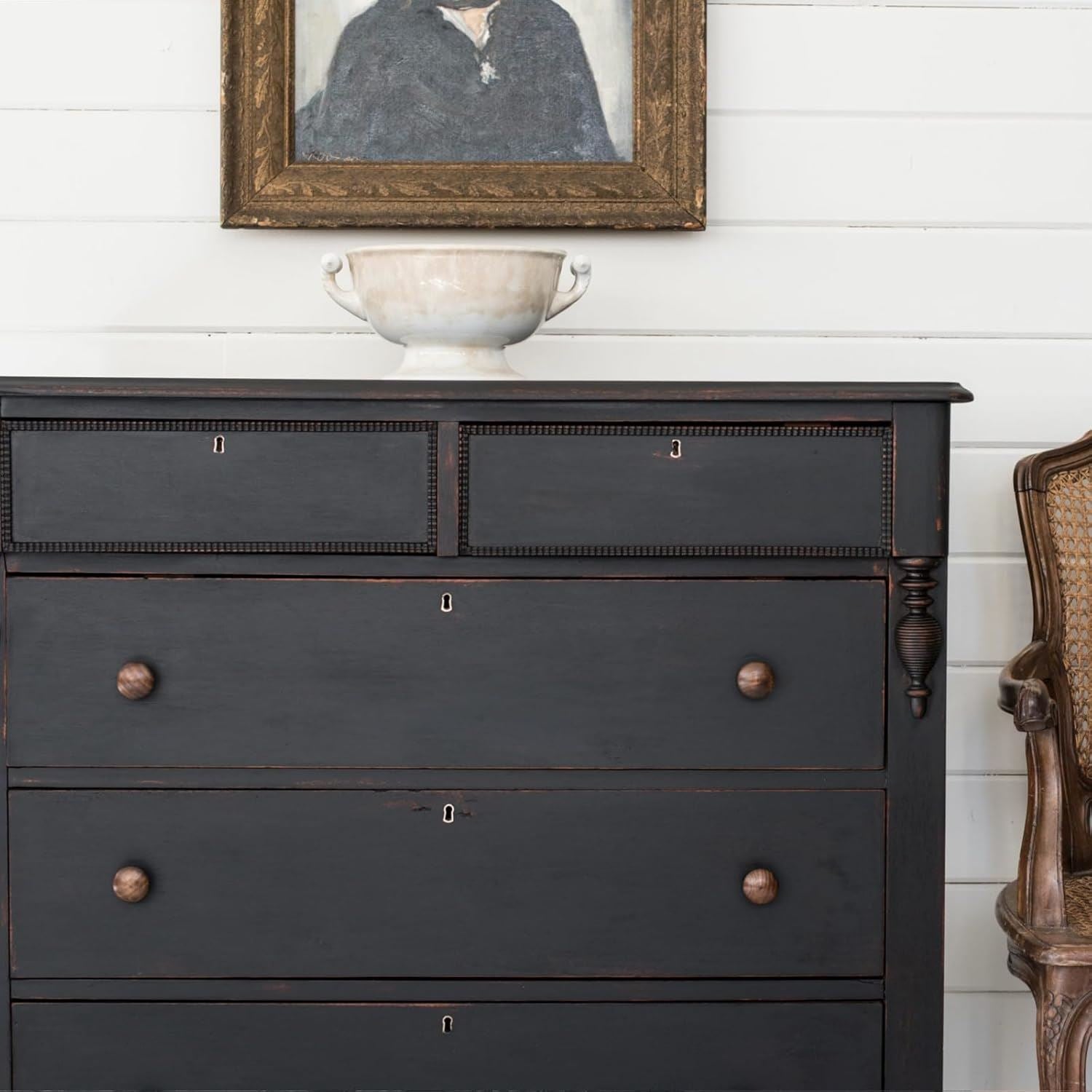 151 Nonslip black paint tin for furniture finishing and decorative projects